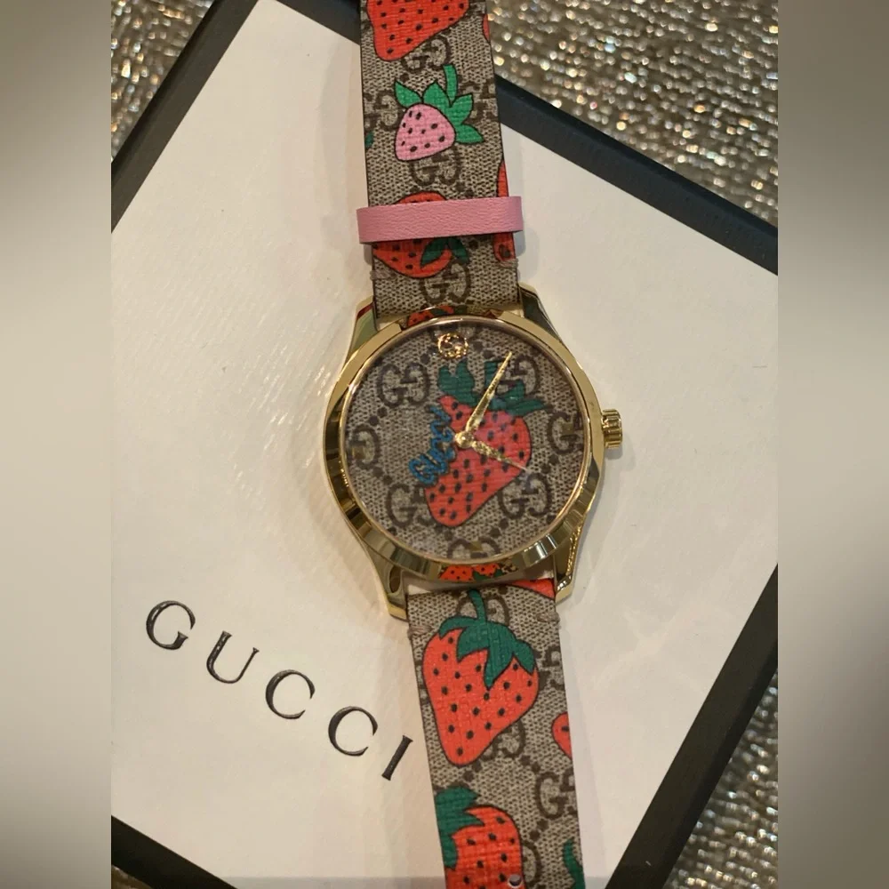 Rare Women's Swiss G-Timeless Strawberry Print Canvas Strap
Watch 38mm 🍓 - Picture 2 of 7